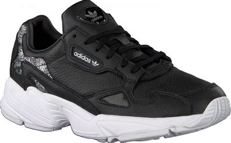 zwarte adidas lage sneakers chiogo w|Amazon.com .